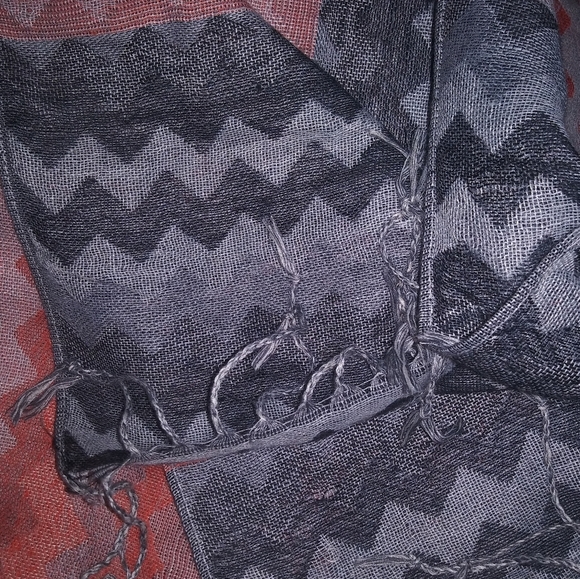 Women's Swaggy Wrap Shawl - Picture 2 of 4